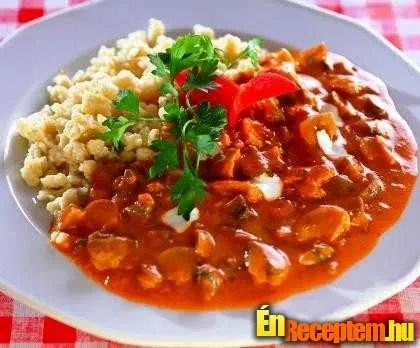 Tejfölös gombapaprikás