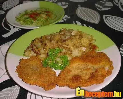 Rántott hús fokhagymásan, dinsztelt krumplival