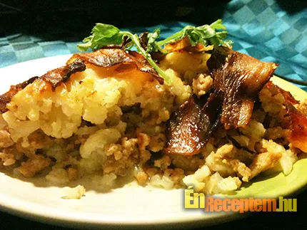 Rakott karfiol baconnel és sajttal