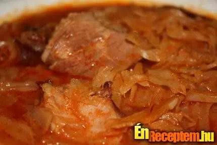 Paradicsomos káposztaleves füstölt hússal