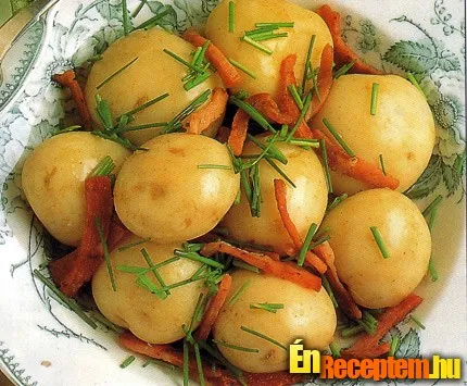 Meleg burgonyasaláta