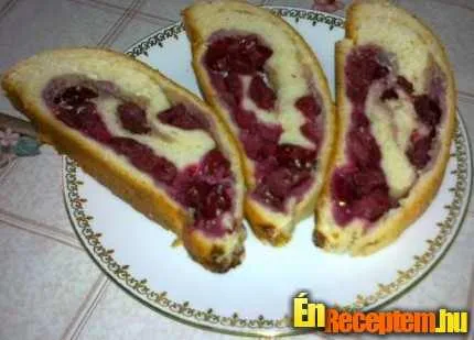 Meggyes-diós kalács