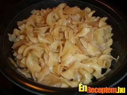 Káposztás tészta /cvekedli/ bacon-nel