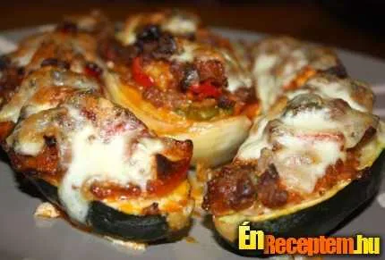 Hússal töltött cukkini