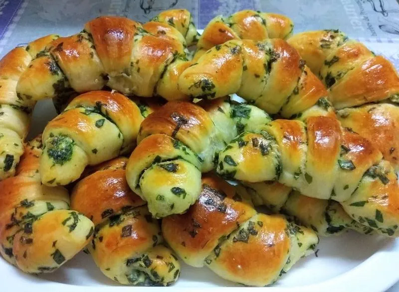 Medvehagymás-mascarponés kiflik