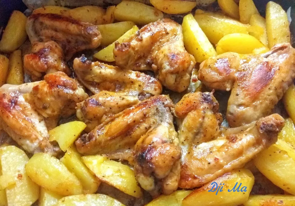 Tepsis csirkeszárny vele sült burgonyával