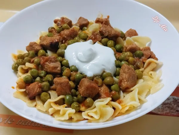 Zöldborsós sertéspörkölt
