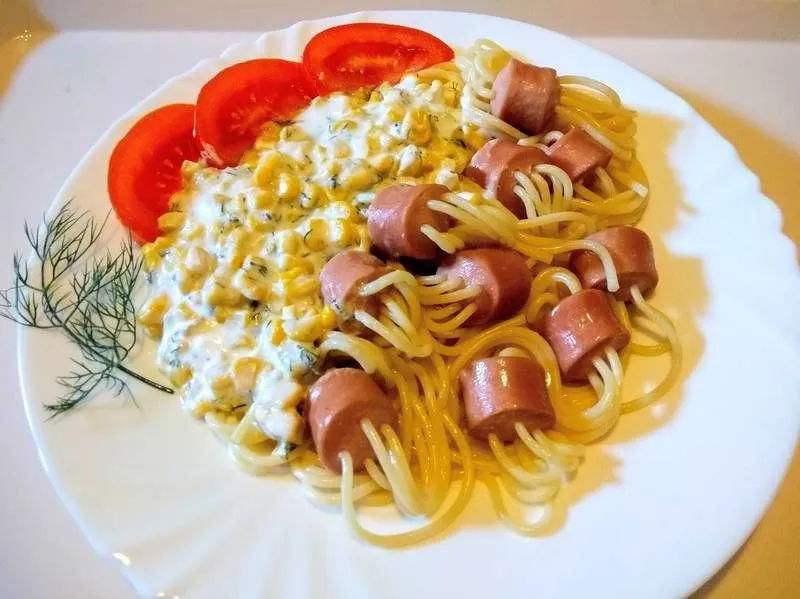 Virslis spagetti tejszínes kapros kukoricával